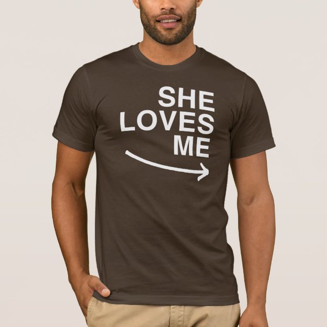T-shirt Elle m'aime (droit) - .png (Devant)