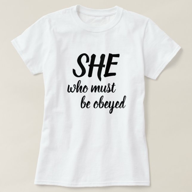 T-shirt Elle qui doit être obéi SWMBO brosse brosse brosse (Design devant)