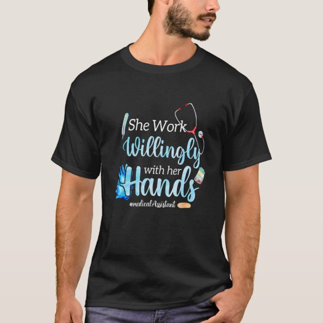 T-shirt Elle Travaille Avec Volonté Avec Ses Mains Infirmi (Devant)