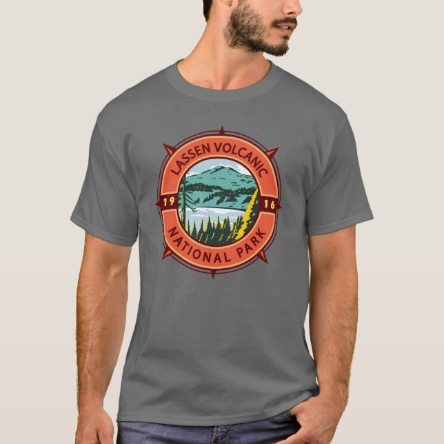 T-shirt Emblème de la boussole rétro du parc national volc (Devant)