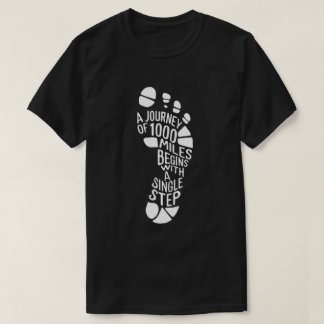 T-shirt Empreinte Inspirationnelle "Voyage de 1000 Miles"