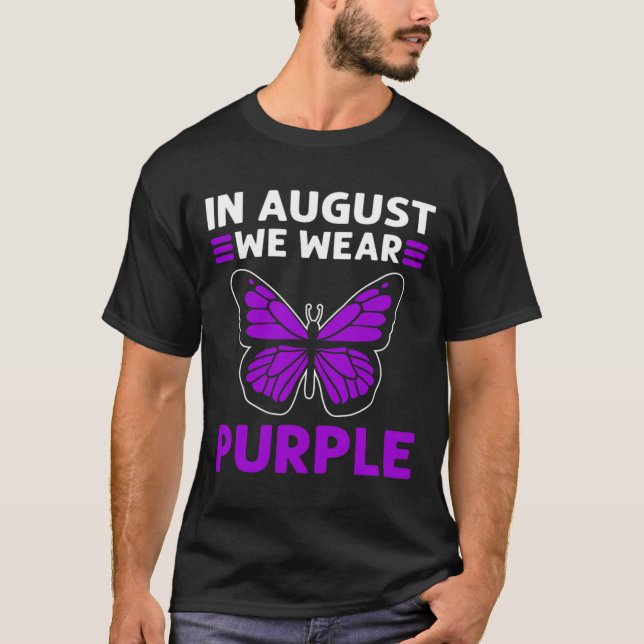 T-shirt En Août, Nous Portons Le Violet. Sensibilisation a (Devant)
