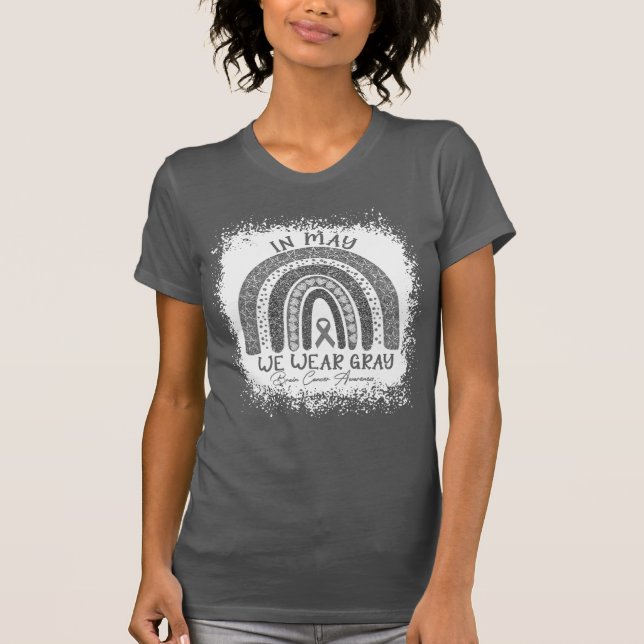 T-shirt En mai, nous portons une sensibilisation au cancer (Devant)