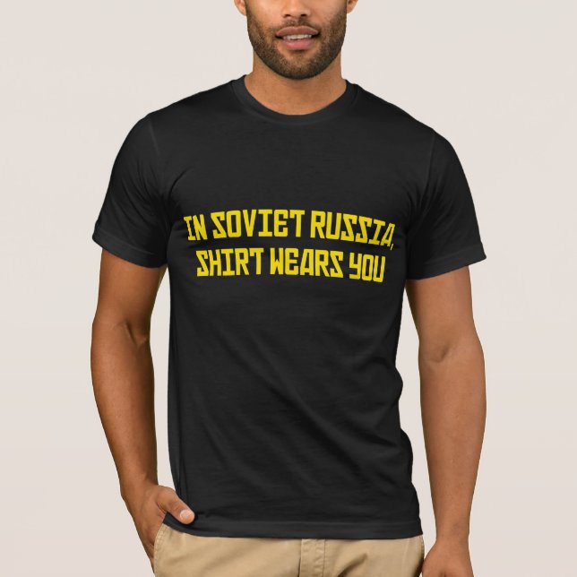T-shirt En Russie soviétique la chemise vous porte (Devant)