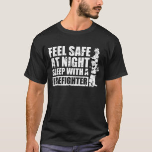 T-shirt En sécurité de sentir au sommeil de nuit avec un