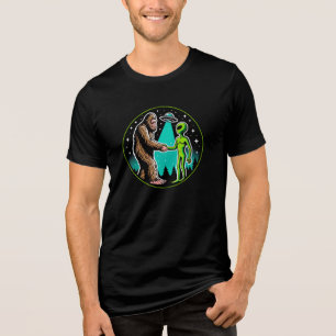 T-shirt En Tri-matière Bigfoot Alien Alliance - Funny Scifi Cryptid
