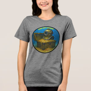 T-shirt En Tri-matière Casque de plongée vintage sur un coffre au trésor