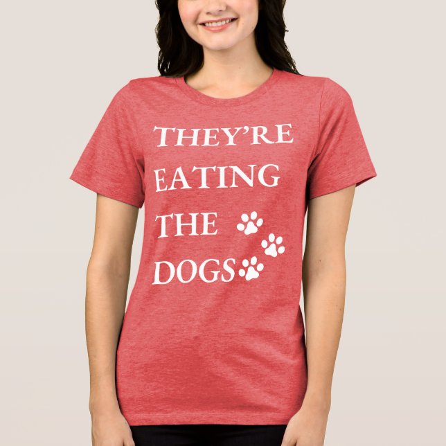T-shirt En Tri-matière Drôle ils mangent les chiens à Springfield (Recto)