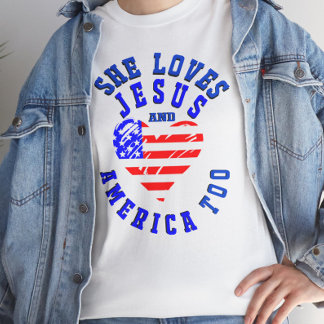 T-shirt En Tri-matière Elle aime aussi Jésus et l'Amérique