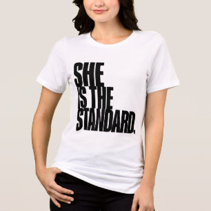 T-shirt En Tri-matière Elle est la référence, Citation Motivationnelle Ar