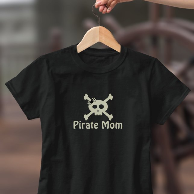 T-shirt En Tri-matière Pirate Maman Crâne Crossbones Halloween T-shirt (Yarr! Pirate Mom Shirt! It's arrrr-fully adorable!)