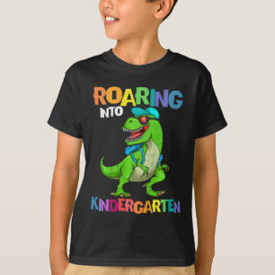 T-shirt Enfants Gravant Dans Le Jardin D'Enfants Dinosaure