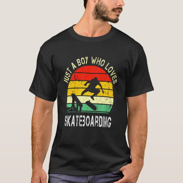 T-shirt Enfants Juste Un Garçon Qui Aime Le Skateboard Vin (Devant)