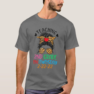 T-shirt Enseigner en 2e année le Mardi deux touffe de chev