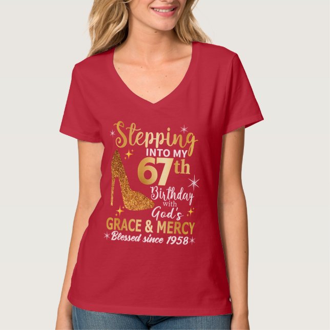 T-shirt Entrée dans mon 67ème anniversaire avec grâce des  (Devant)