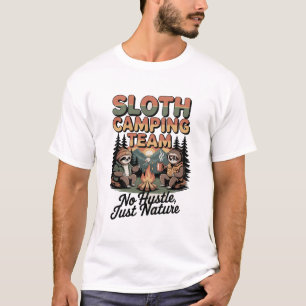 T-shirt équipe de camping de paresseux avec la nature