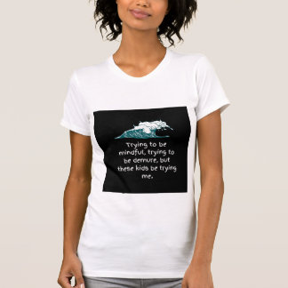 T-shirt Essayer d'être une chemise pleine d'esprit