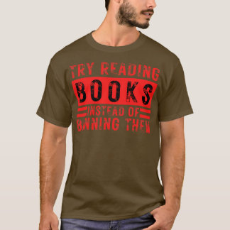 T-shirt Essayez De Lire Des Livres Au Lieu De Les Interdir