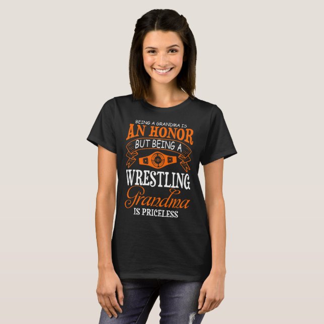 T-shirt Étant grand-maman de lutte d'honneur de (Devant entier)