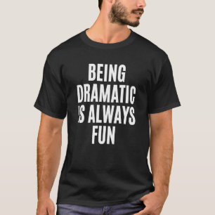 T-shirt Être Dramatique Est Toujours Une Amusante Nouveaut
