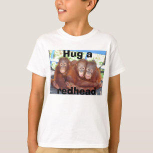 T-shirt Étreignez un roux (la pièce en t d'orang-outan)