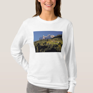 T-shirt Europe, Italie, San Pietro. Le groupe Odle semble