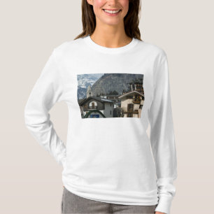 T-shirt Europe, Italie, Vallée d'Aoste, COURMAYEUR : Ville