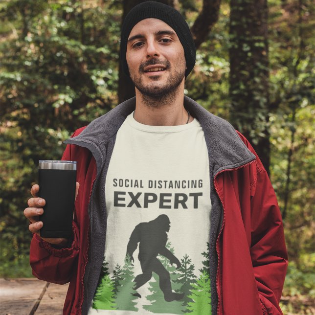 T-shirt Expert en Distances Sociales Sasquatch (Créateur téléchargé)