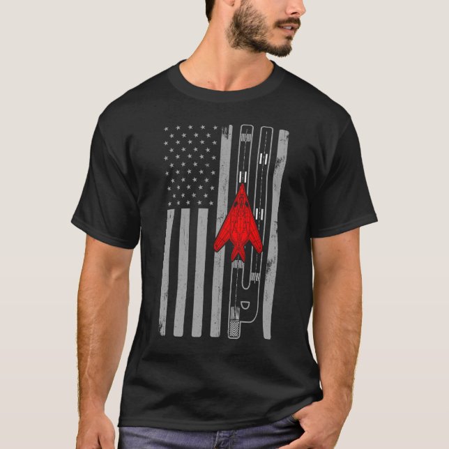 T-shirt F117 Stealth Nighthawk American Flag Runway F117 (Devant)