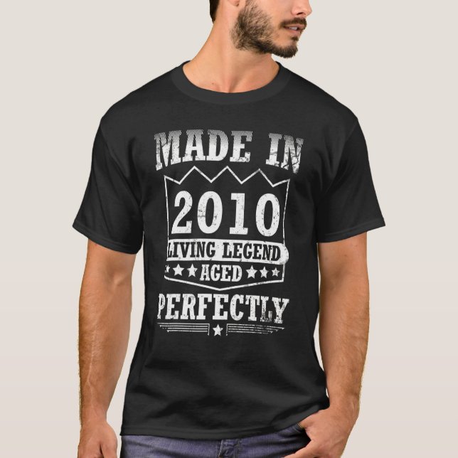 T-shirt Fabriqué En 2010 Vivant Anniversaire Légende Aged  (Devant)