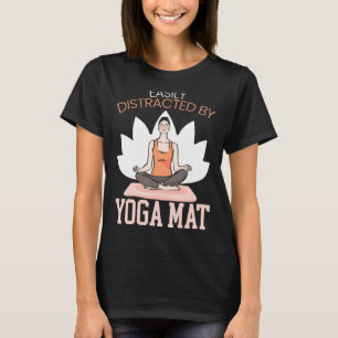 T-shirt Facilement Distrait Par Le Tapis De Yoga Méditatio