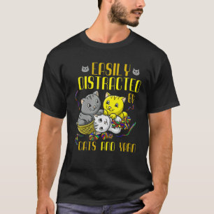 T-shirt Facilement Distrait Par Les Chats Et La Laine De C