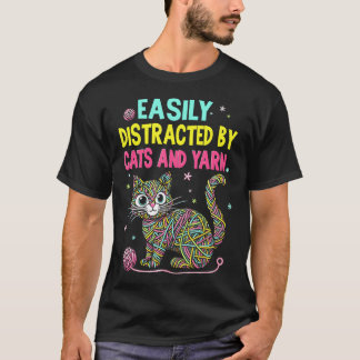 T-shirt Facilement Distrait Par Les Chats Et Le Tricot De