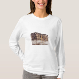 T-shirt Falaise pure se levant au-dessus des nuages