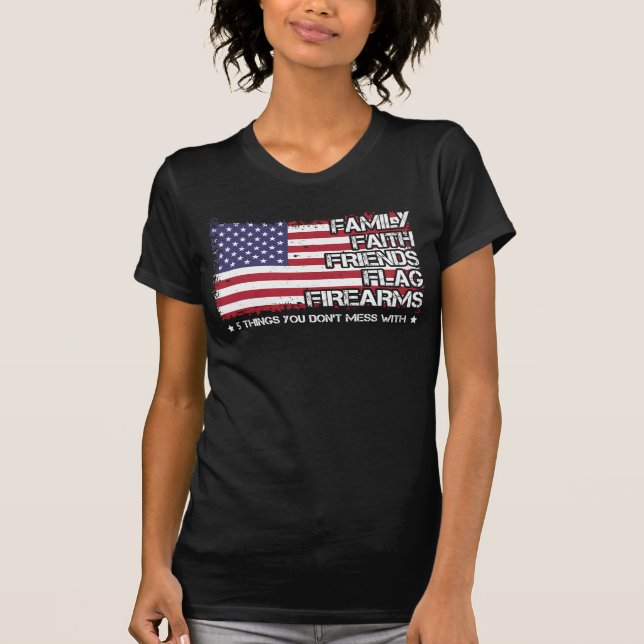 T-shirt Famille Amis Drapeau Armes à feu Fier Américain (Devant)