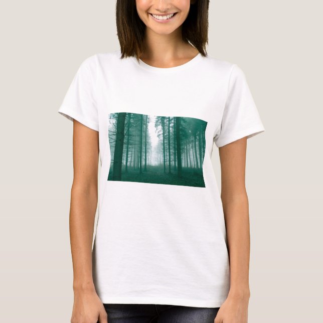T-shirt Fantasy forest with fog in Green (Devant)