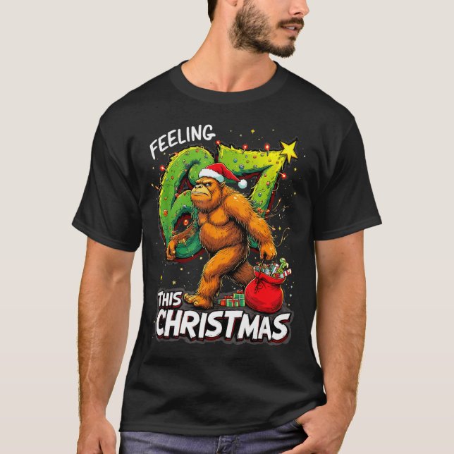 T-shirt Feeling 67 Funny Christmas Bigfoot Holiday  (Devant)