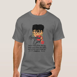 T-shirt Femen Novembre Fille En Sait Plus Qu'Elle Ne Dit B