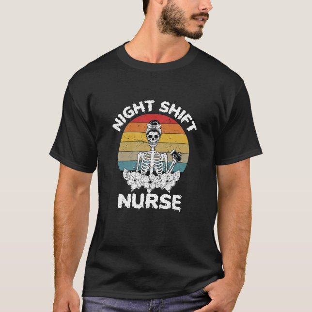 T-shirt Femme Drôle Nuit Shift Infirmière Skeleton Café Nu (Devant)