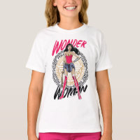 Femme Merveilleuse Avec Emblème Tribal Grec