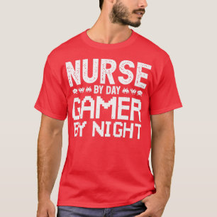 T-shirt Femmes Infirmière par Joueur de jour par Nuit pour