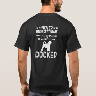 T-shirt Femmes N'estimez Jamais Une Vieille Femme Avec Doc