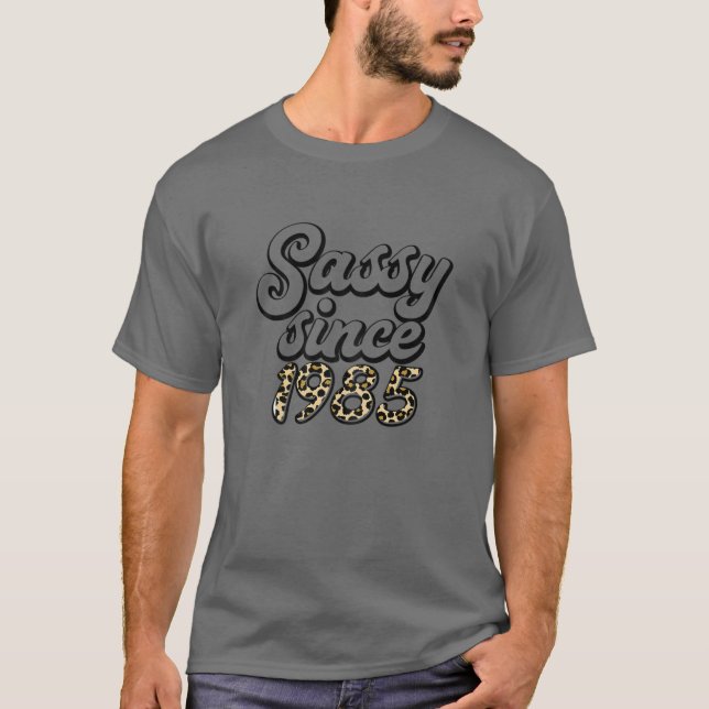 T-shirt Femmes Sassy Depuis 1985 Leopard Joyeux 37E Annive (Devant)