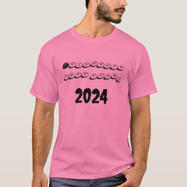 T-shirt Fêtez vos années 2024 Tee : Embrassez la joie, Cré (Devant)