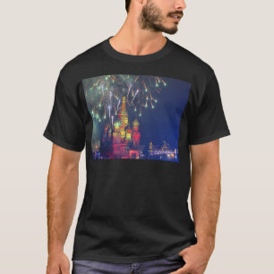T-shirt Feux d'artifice au-dessus de carré rouge