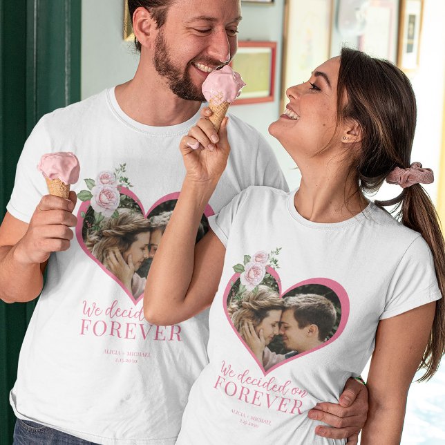 T-shirt Fiançailles floral chic en forme de coeur (The t-shirts can be purchased separately )