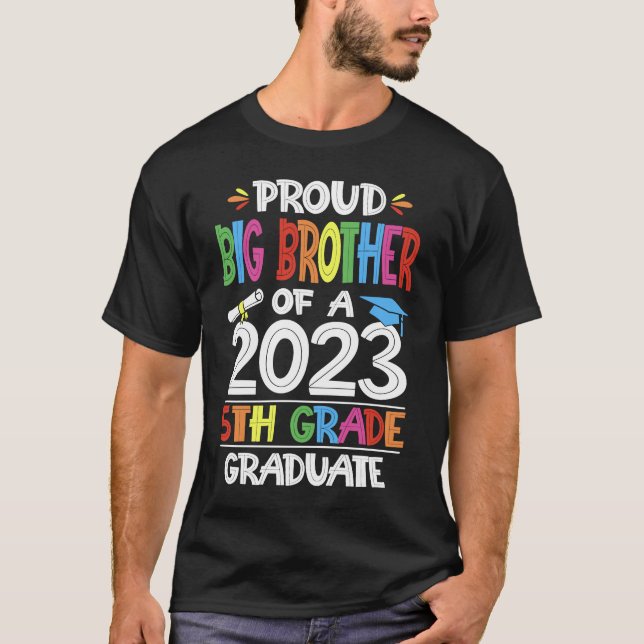 T-shirt Fier Grand Frère D'Une Classe De 5E Année (Devant)