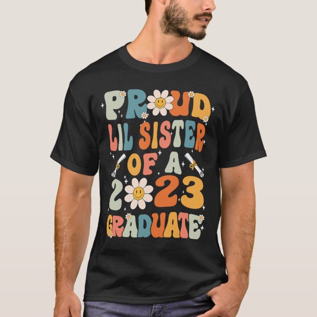 T-shirt Fier Lil Soeur D'Une Classe De 2023 Diplômée (Devant)