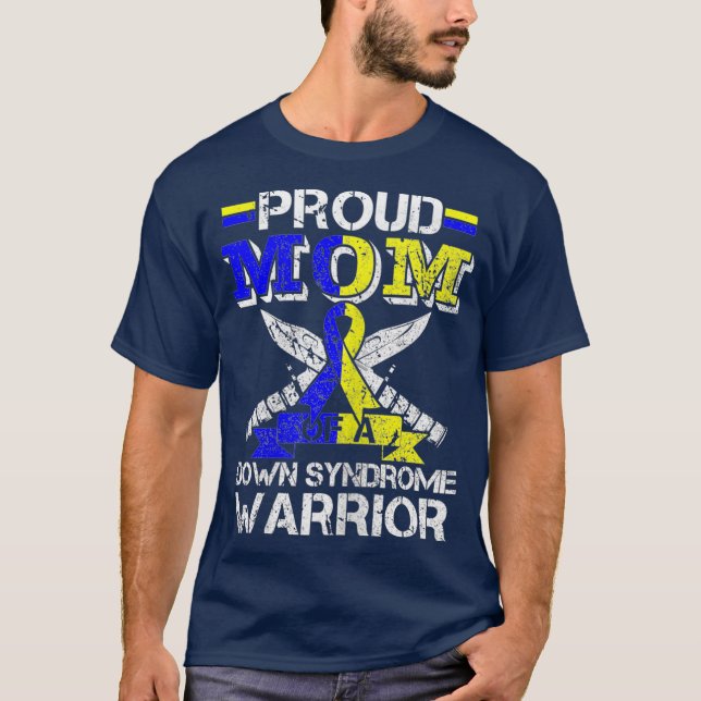 T-shirt Fier Maman D'Un Costume De Guerrier Du Syndrome De (Devant)