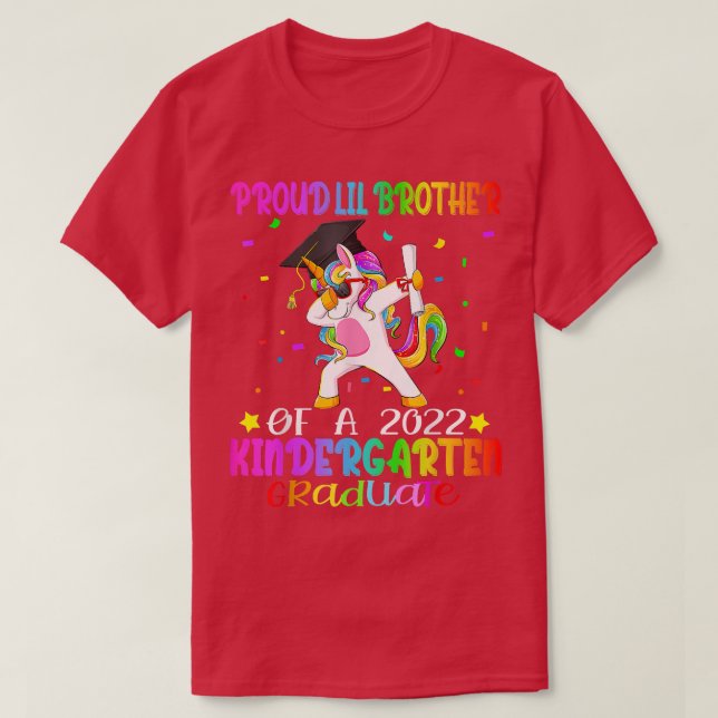 T-shirt Fière Lil Frère D'Un Diplômé De La Maternité 2022  (Design devant)